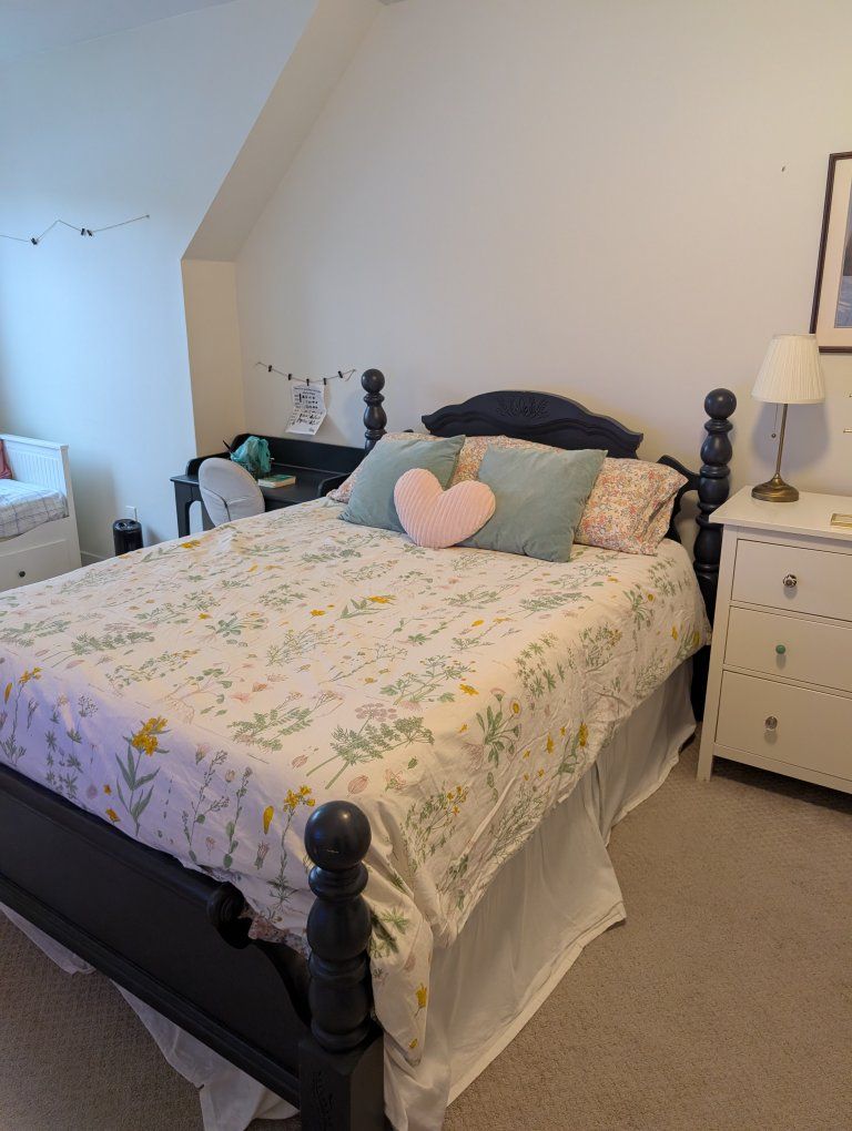 Queen Bed + Casper Memory Foam + Sheets!