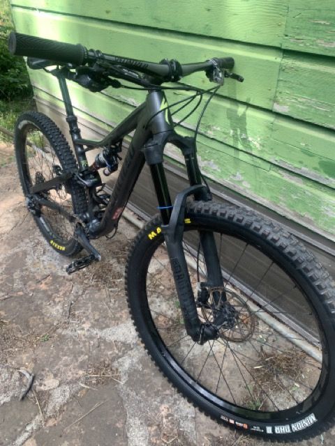 2017 Specialized Rhyme (M) / Stumpjumper (S) w/ Upgrades