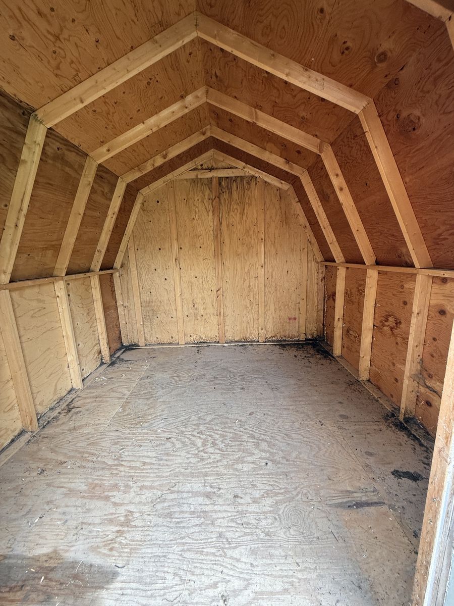 Outdoor Storage Shed / Barn Style Shed – Needs TLC