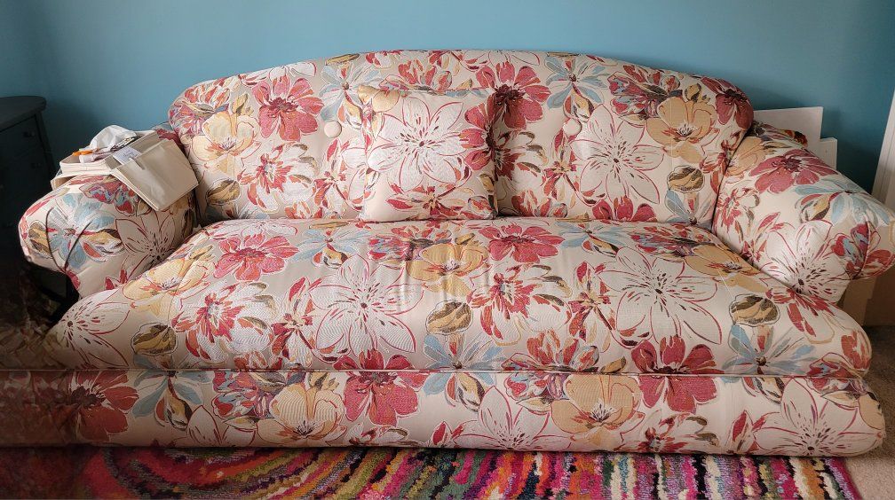 Bold Floral Sofa, Lrg