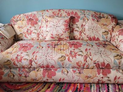 Bold Floral Sofa, Lrg