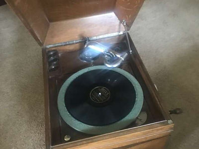 1914 Victoria Talking Machine