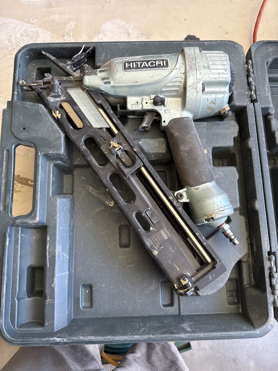 Hitachi NV65AH Coil Siding Nailer - 18 gauge Pneumatic, Air-Powered, with Case OBO for the lot