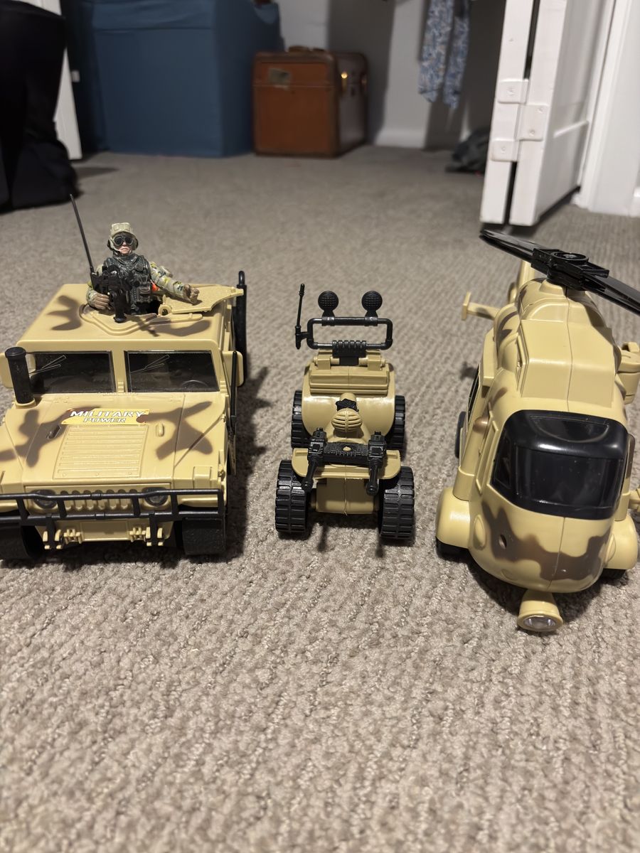Like new! Military tank and helicopter set