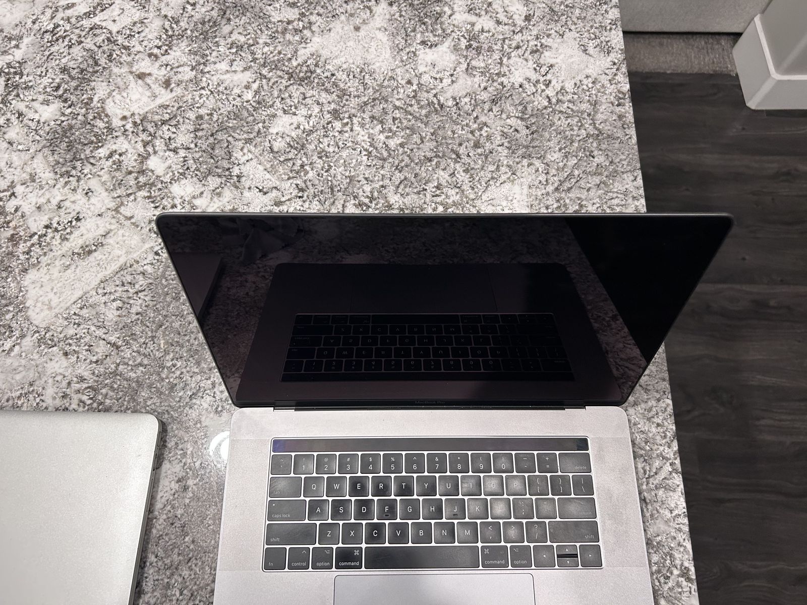 2017 MacBook Pro 15" - 16GB RAM - 512GB SSD - Touch Bar
