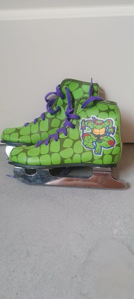 Teenage Mutant Ninja Turtles Raphael Green Ice Skates w/ Purple Laces