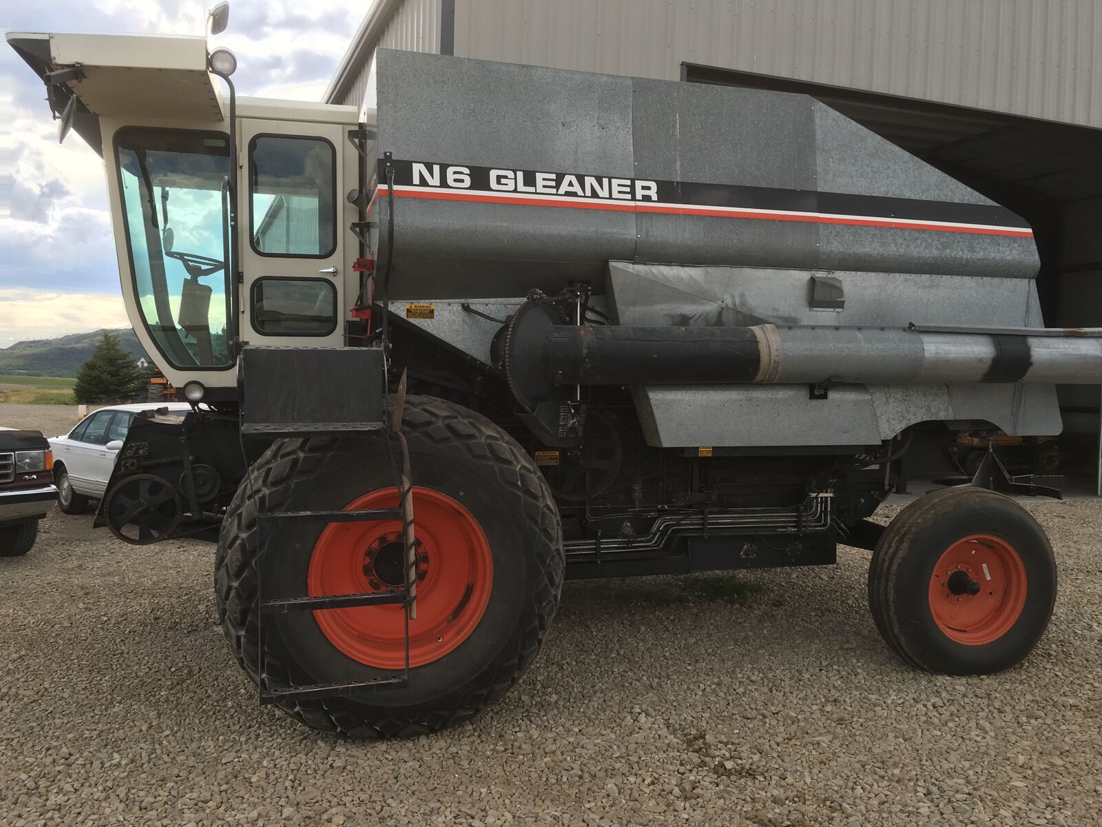 N6 Gleaner 1985 25ft header