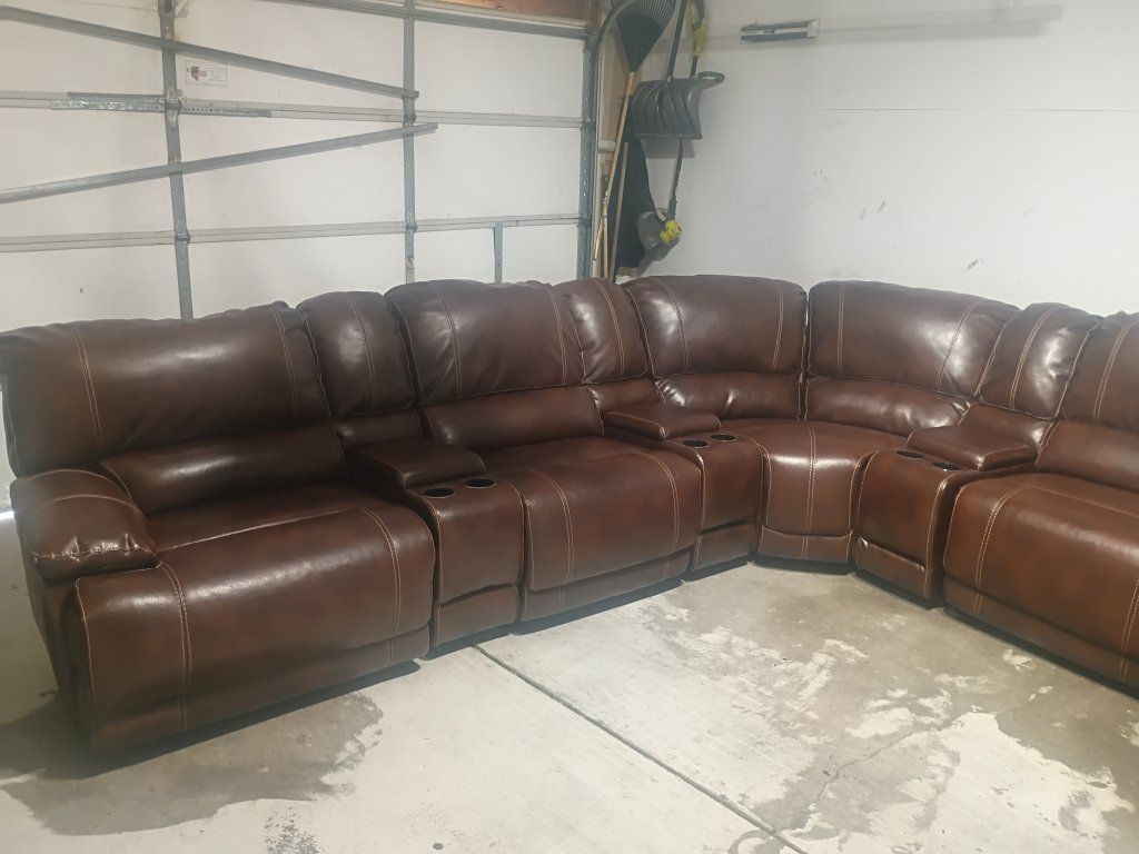 Brown Reclining Sectional Sofa – Faux Leather/leather look finish Excellent/ like new Condition