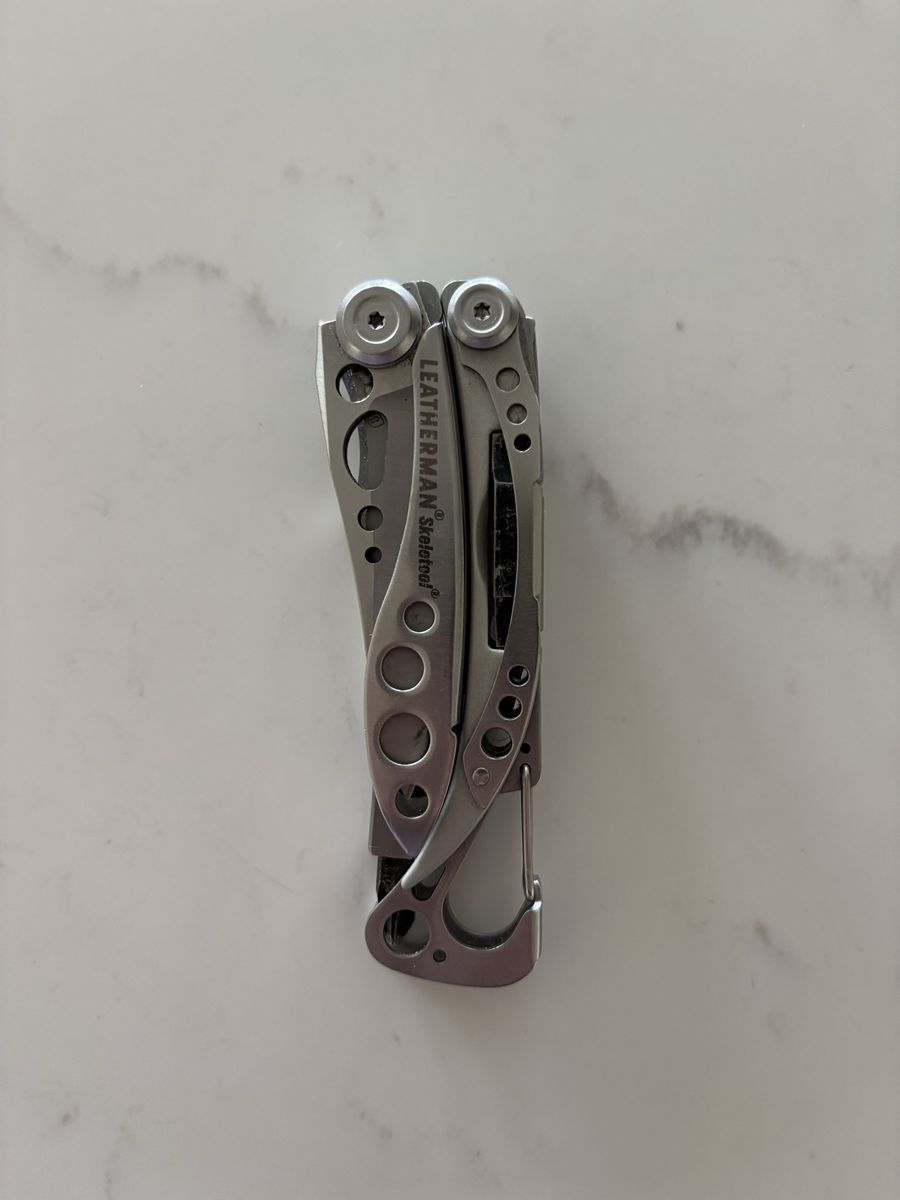 Leatherman skeletool multitool
