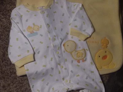 CARTER'S 6-9 MOS. "I LOVE MOMMY" PAJAMAS & BLANKET