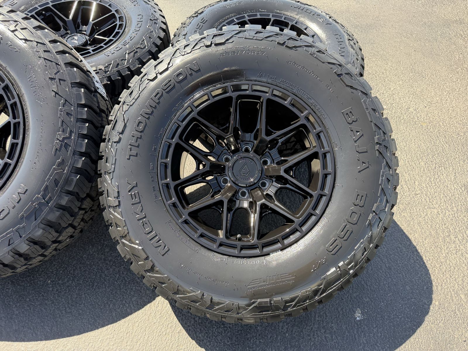 17” Arena 6 lug 6x135 F150 33” Mickey AT 285/70R17