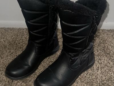 Totes Black Quilted Winter Boots with Faux Fur Lining