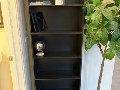 Simple Awesome Black BookShelf