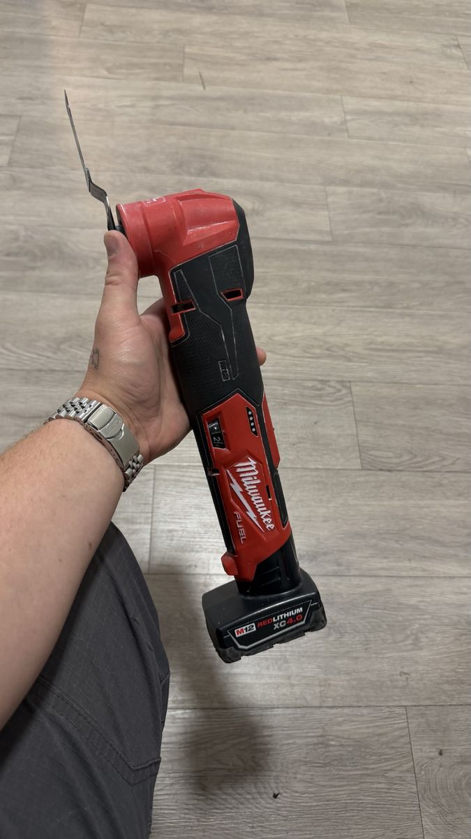 Milwaukee M12 FUEL Oscillating Multi-tool + M12 XC4.0 battery