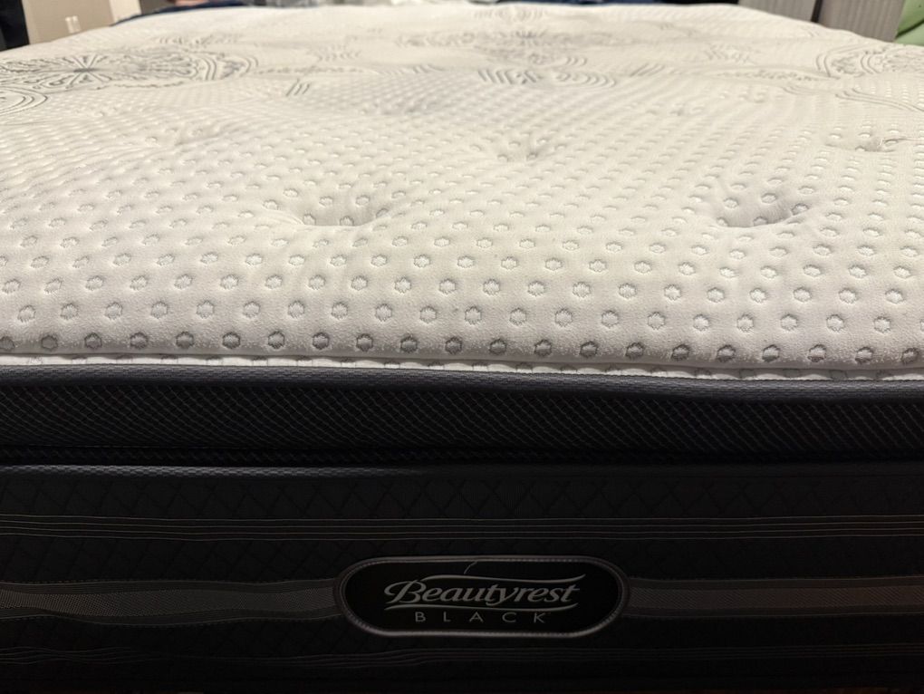 King Beautyrest Black Pillowtop Mattress! $450