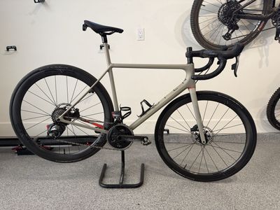 OPEN Min.d Road Bike, Force AXS, ENVE Bar/Stem/Wheels