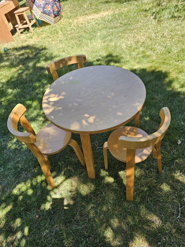 Kids Wooden Round Table with 3 Chairs - Light Wood Finish