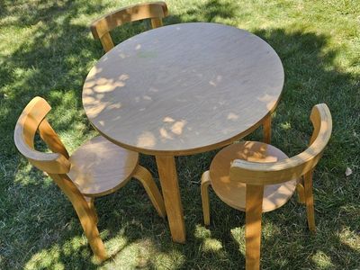 Kids Wooden Round Table with 3 Chairs - Light Wood Finish