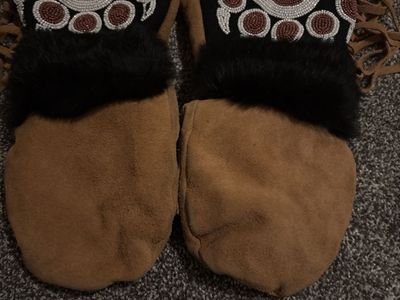 Handmade Native American Style Winter Mittens - Beaded Bear Paw, Real Fur & Suede, Size Medium