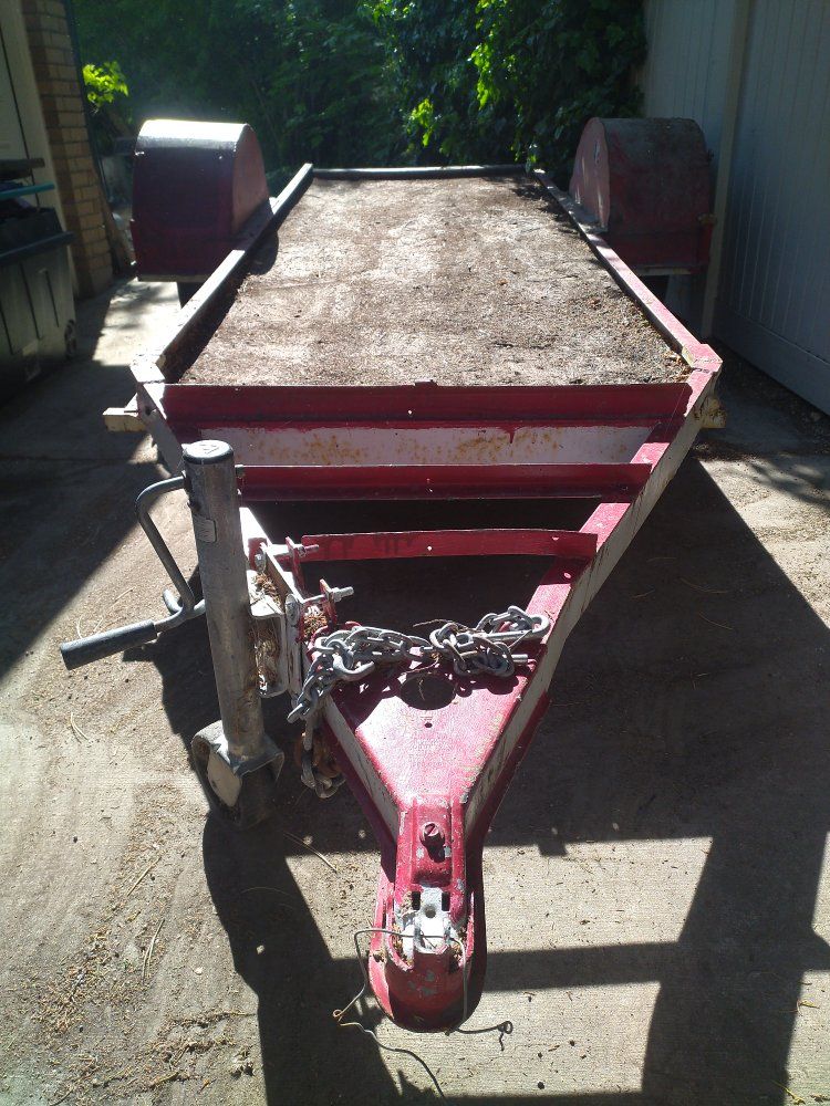 Long sturdy utility trailer with jack