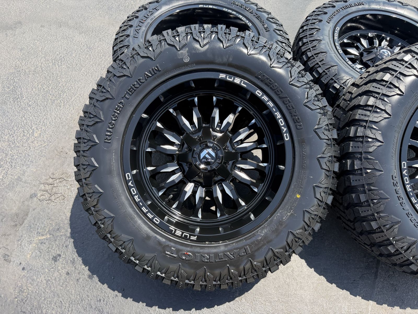 20” Fuel Arc 20x10 8 Lug 8x170 Ford 35” Patriot R/T 295/65R20 35x11.50x20 F250 F350 Superduty