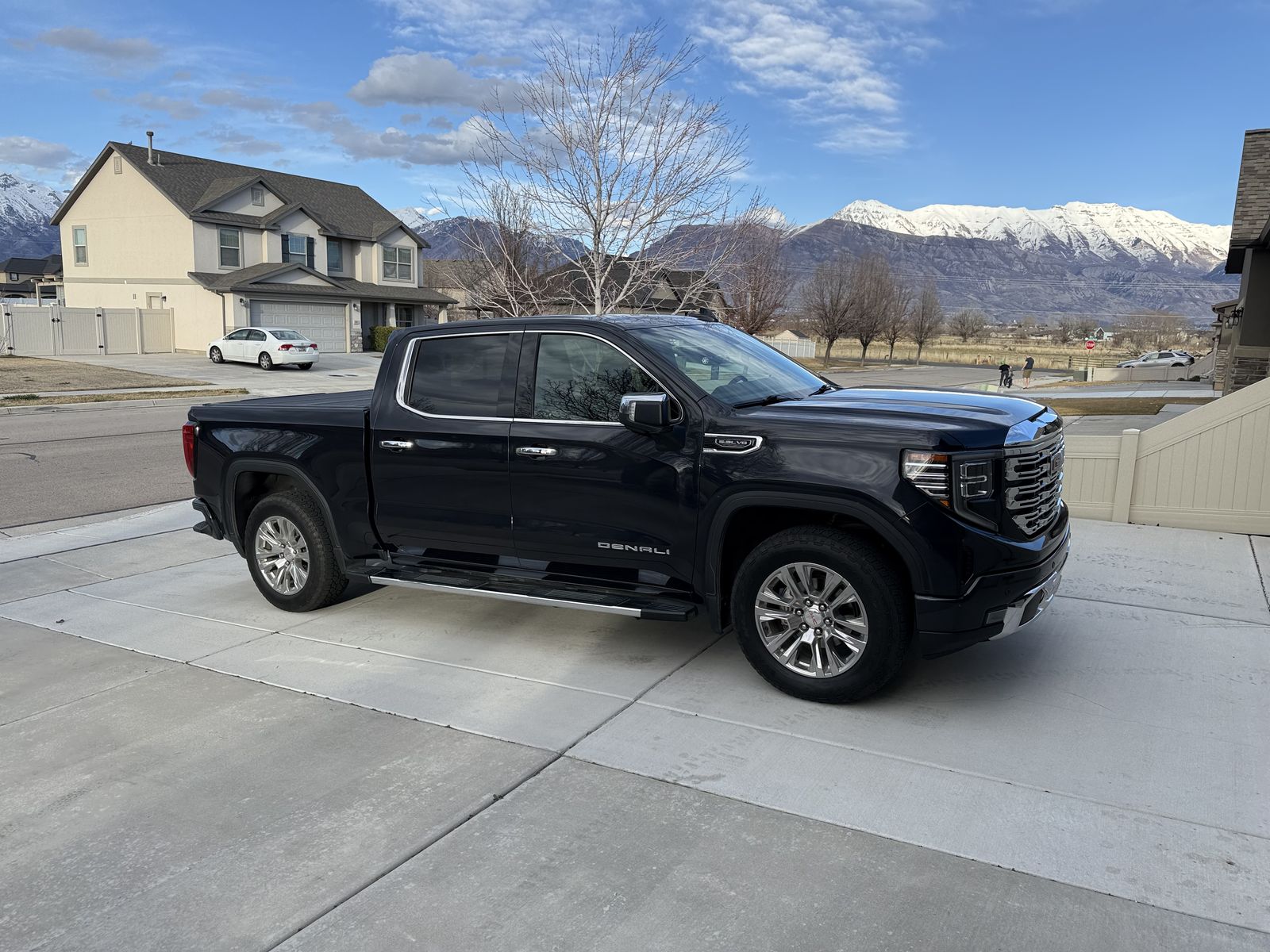 2023 GMC Denali Tonneau Backflip Cover