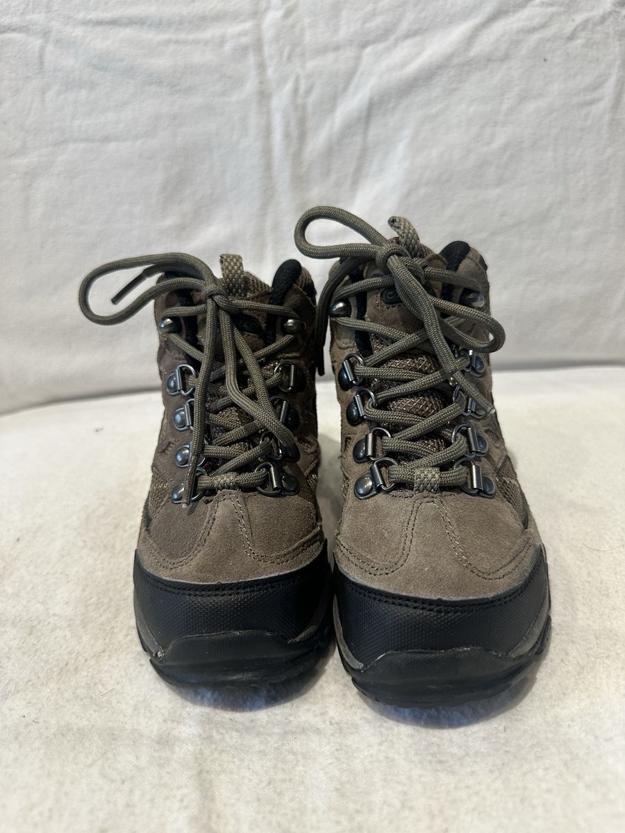 Hi-Tec toddler size 11 like new beige hiking boots