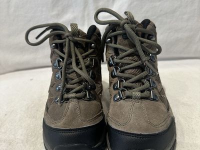 Hi-Tec toddler size 11 like new beige hiking boots