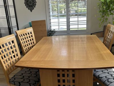 Dining table with 4 hairs and lwaf