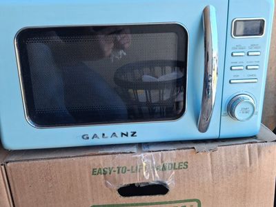 Galanz GLCMKA07RDR-07 Retro Series .7 cu ft 700W Countertop Microwave - Aqua Blue