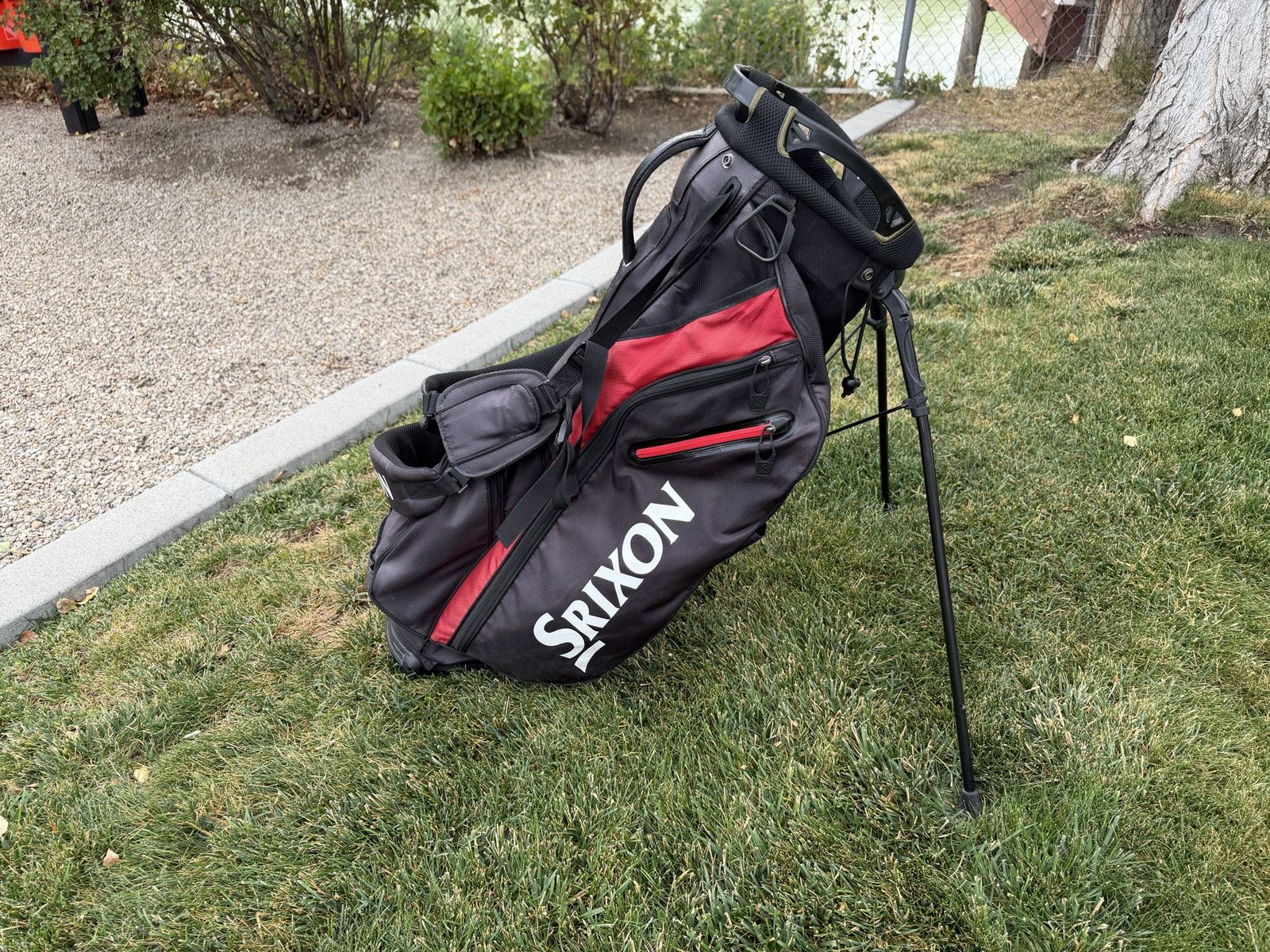 Srixon carry bag with stand