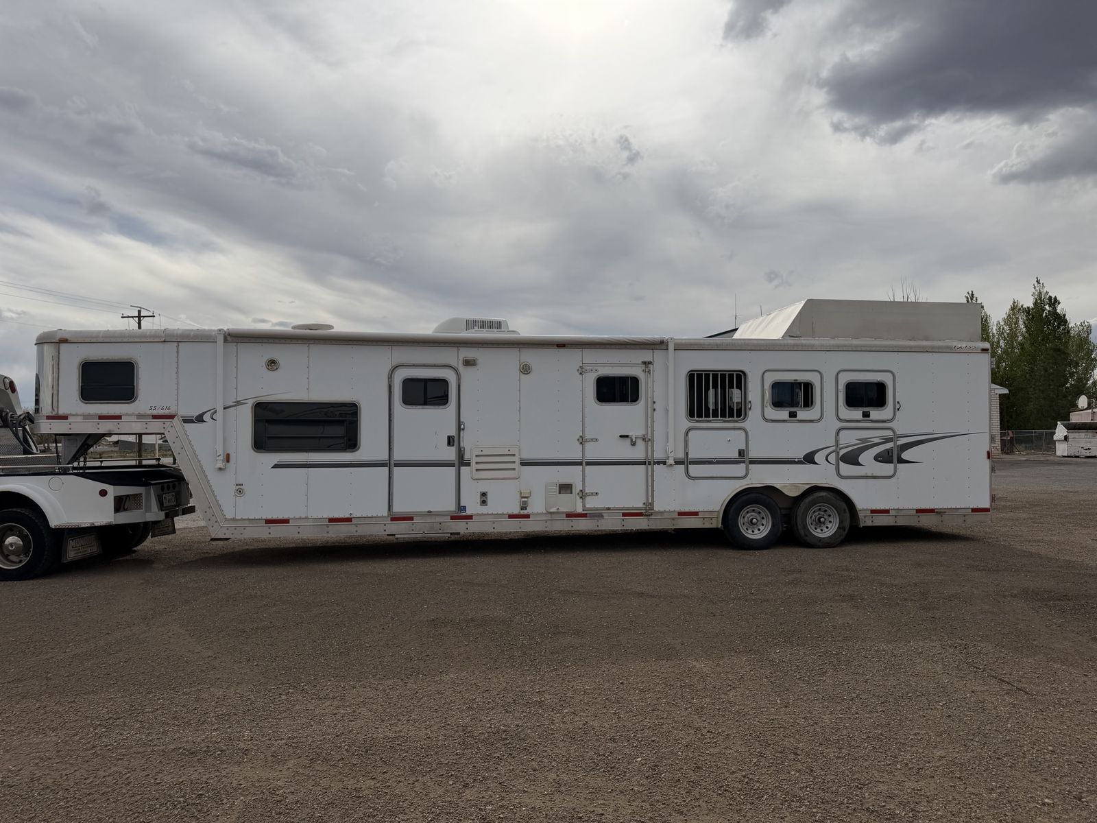 2007 GMC C4500/ 2005 Exiss 4 horse trailer
