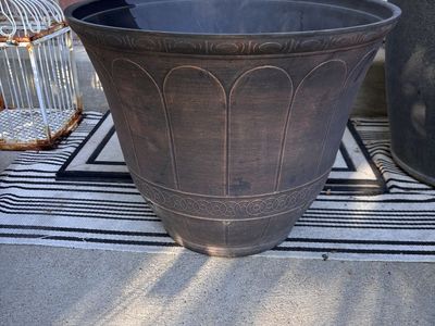 Large Plastic Planter Pot 20x16.