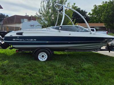 1999 Bayliner Capri 2050 Bowrider with V8 Engine and Wakeboard Tower