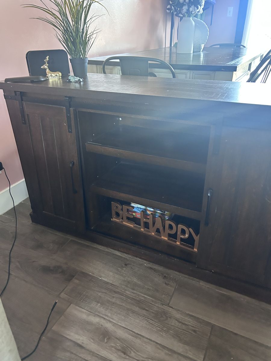 Entertainment center