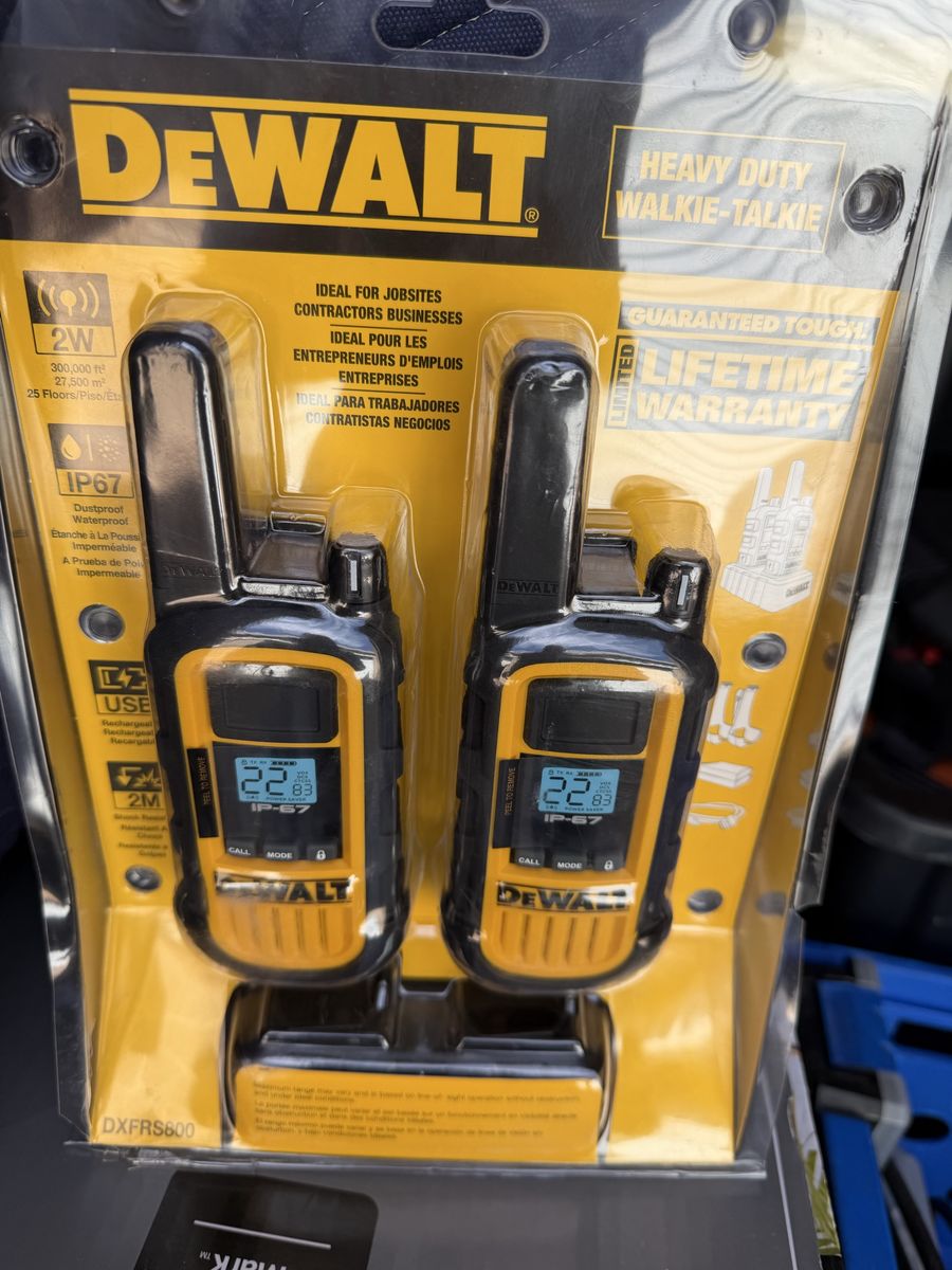 DEWALT DXFRS800 Heavy Duty 2W Jobsite FRS Walkie Talkie 2-Pack