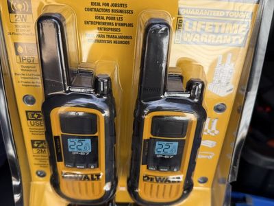 DEWALT DXFRS800 Heavy Duty 2W Jobsite FRS Walkie Talkie 2-Pack