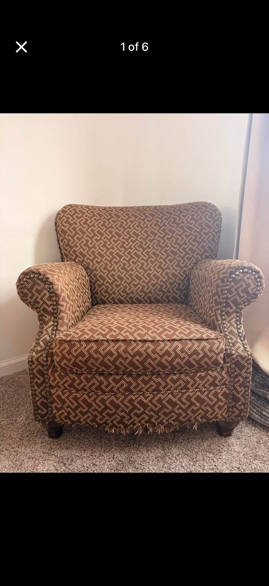 Traditional Rolled Arm Accent Chair