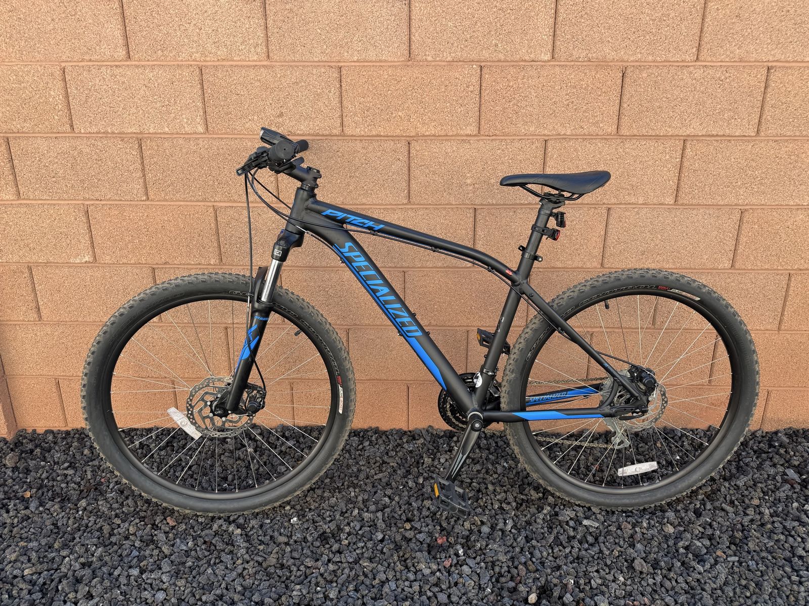 Specialized Pitch Mountain Bike Black/Blue Disc Brakes Hardtail
