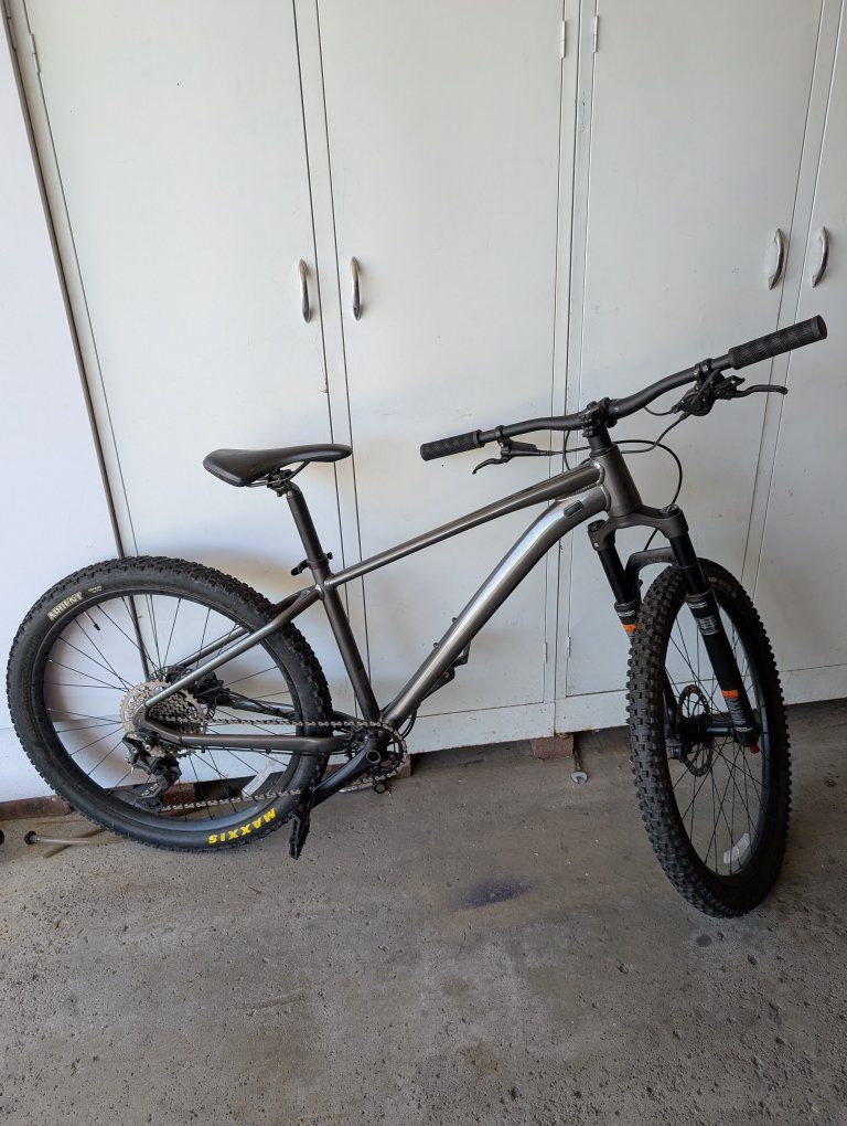 Giant STP Hardtail dirt jumper- Gray, Excellent Condition