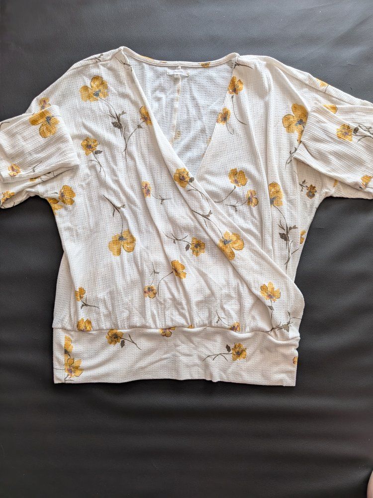 Maurices White Floral Waffle Knit Wrap Top L