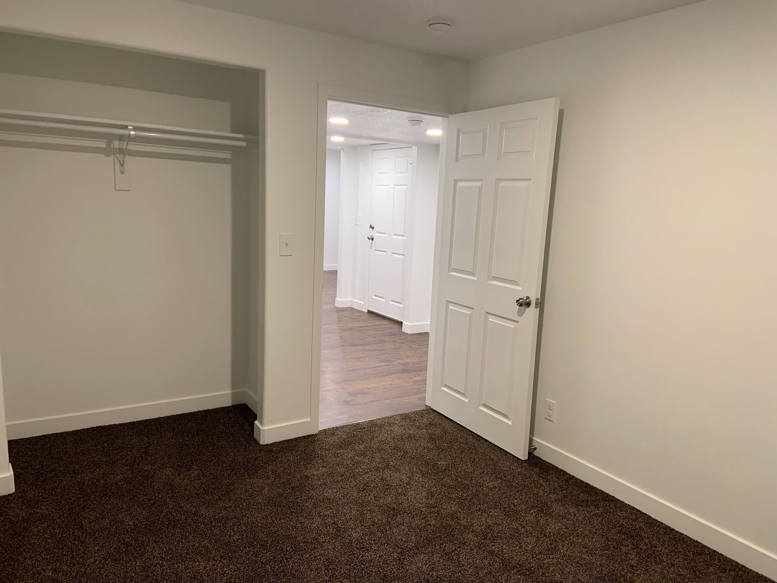 Main image 6