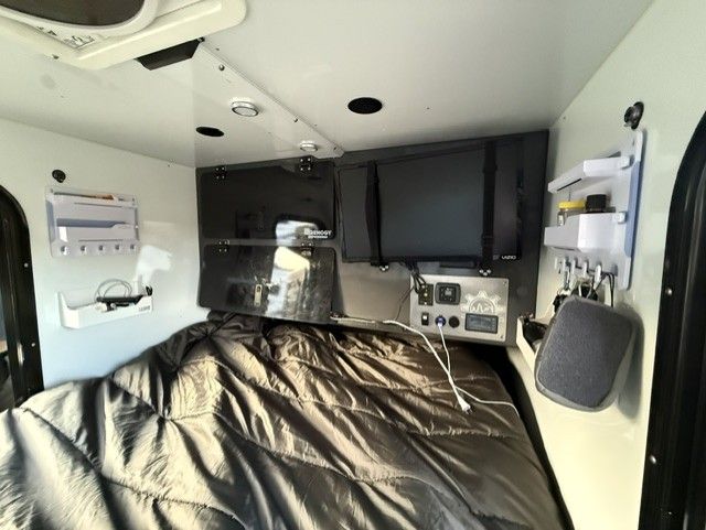 Main image 3