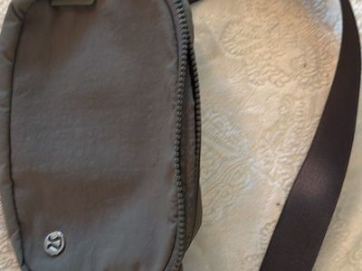 Lululemon Everywhere Belt Bag 1L (Grey Sage) Fanny Pack Crossbody Waist Bag