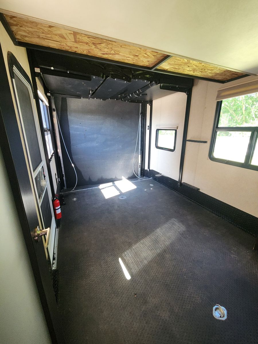 Main image 9