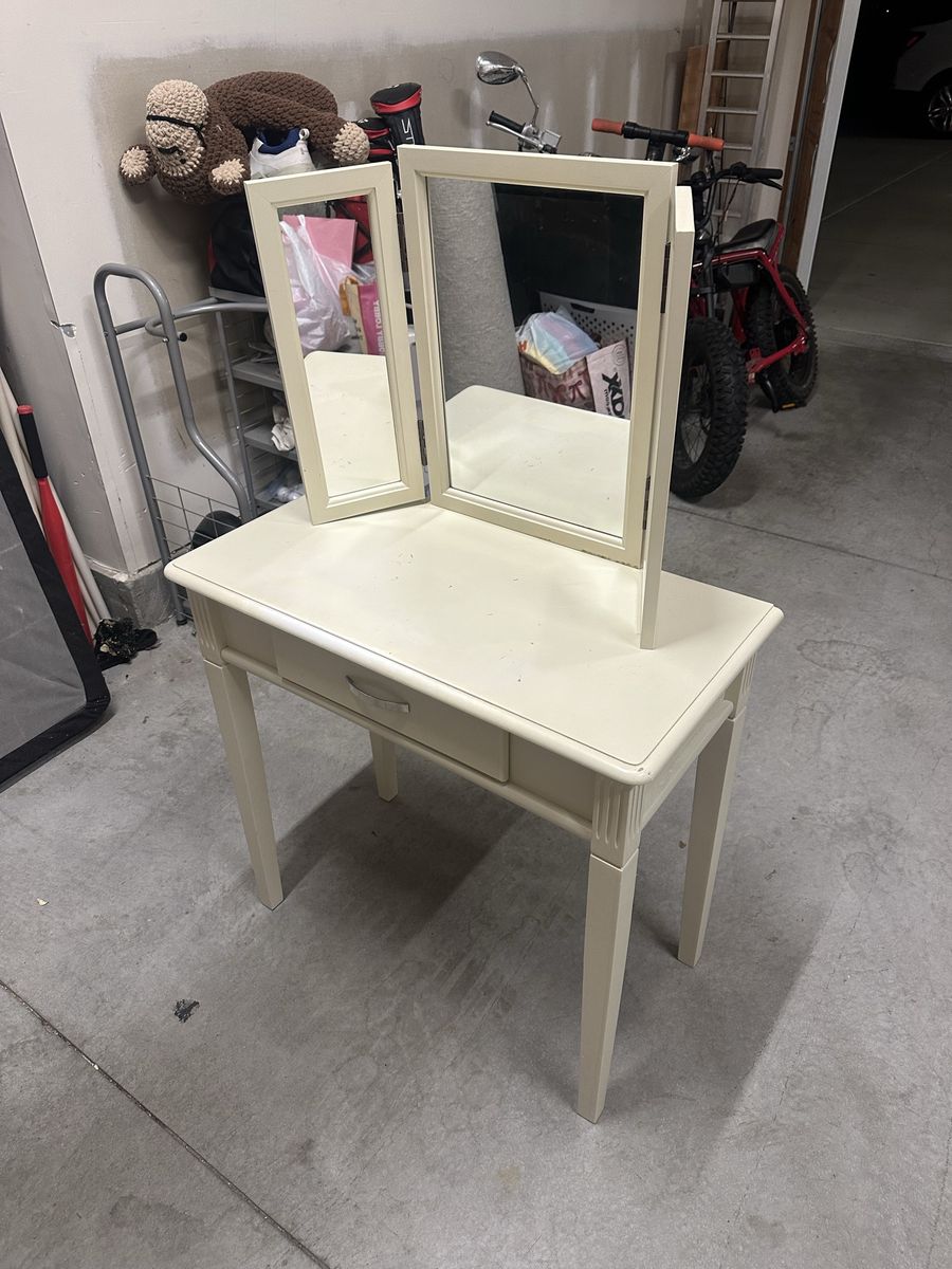 Cream Vanity Table with Tri-Fold Mirror and Single Drawer