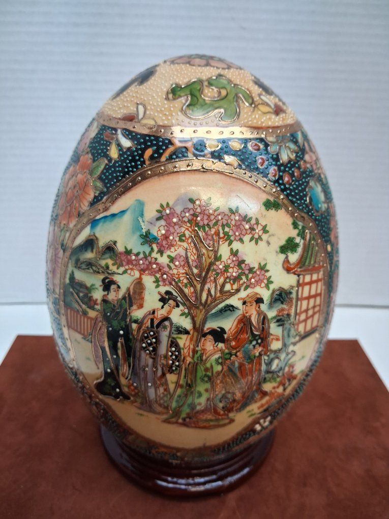 HAND PAINTED ASIAN SATSUMA CLOISONNNE  EGG