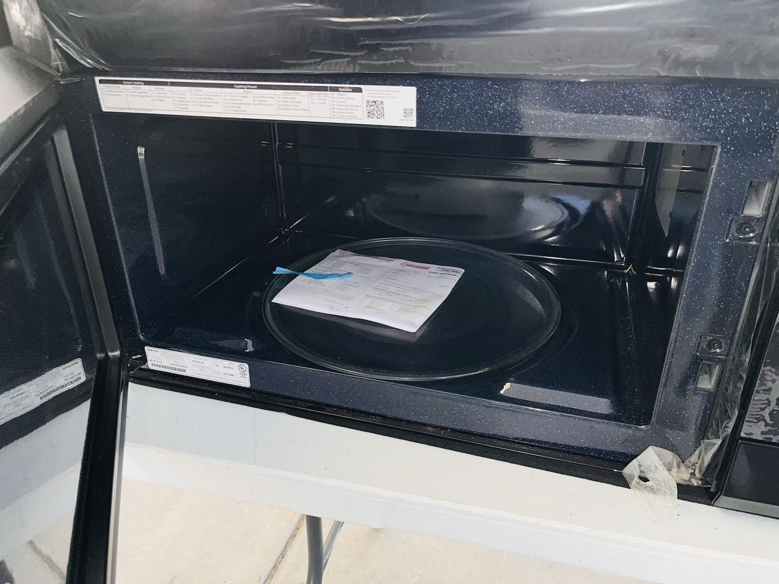$125 OBO NEW DENTS MICROWAVES BLACK COLOR SAMSUNG