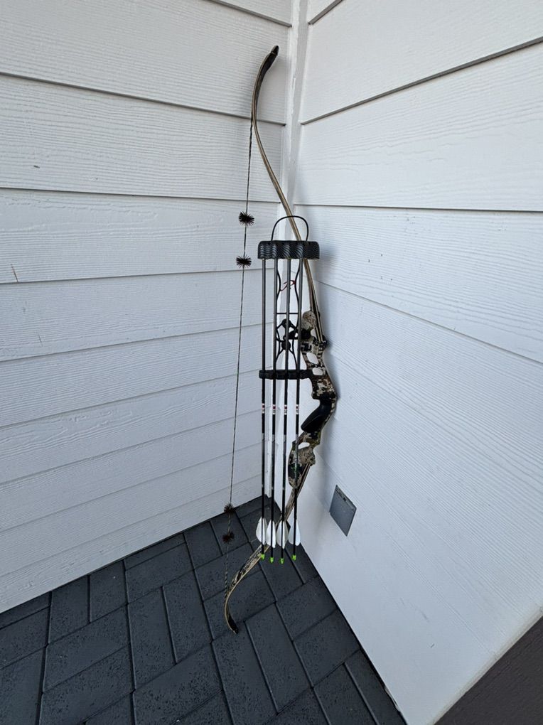 Hoyt Satori 58” ILF Recurve Complete Set Up