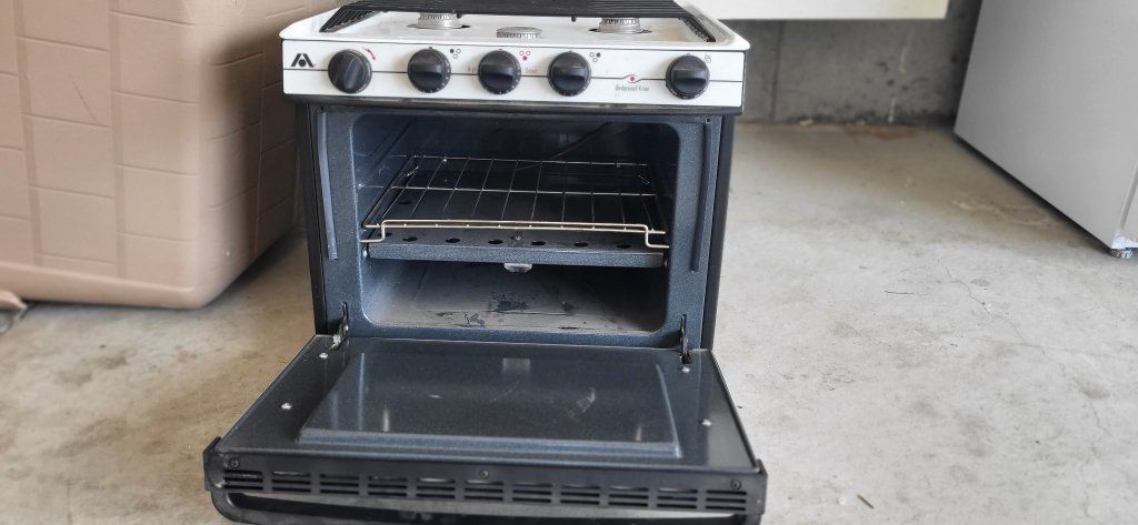 propane stove/oven
